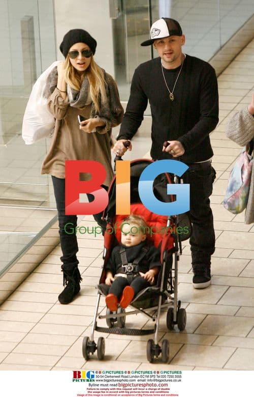 Nicole Richie and Joel Madden shop with daughter Harlow