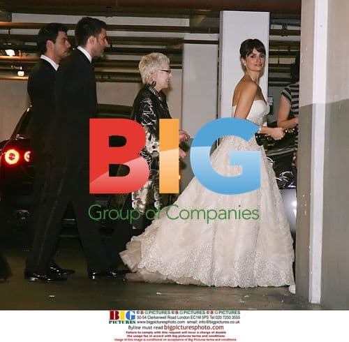 Penelope Cruz arrives to Vanity Fair party