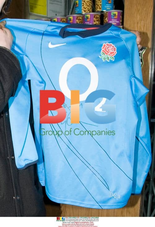 Danny Cipriani signs autograph on rugby shirt