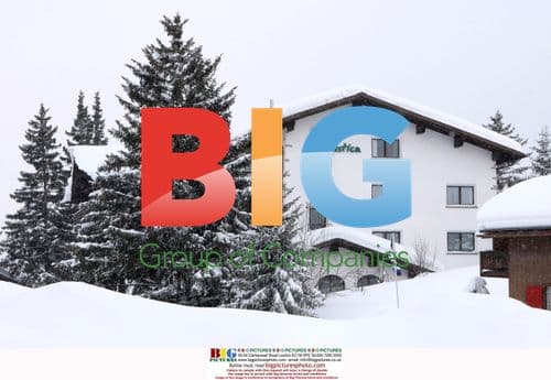 Frederik and family ski in Klösters