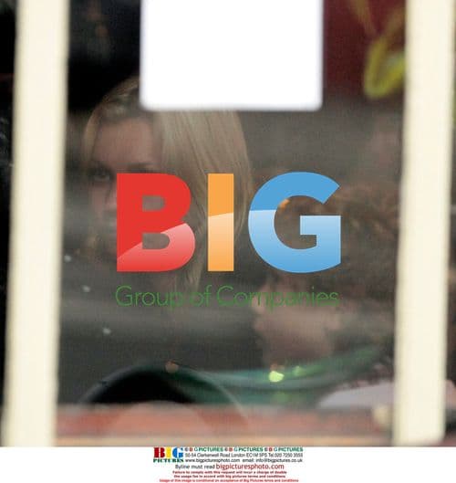 Kate Moss visits Fine Art College, goes to pub