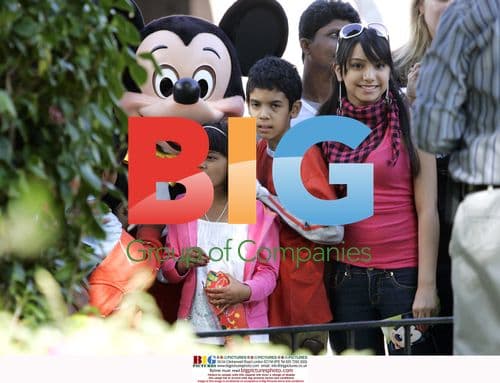 Slumdog Millionaire kids at Disneyland