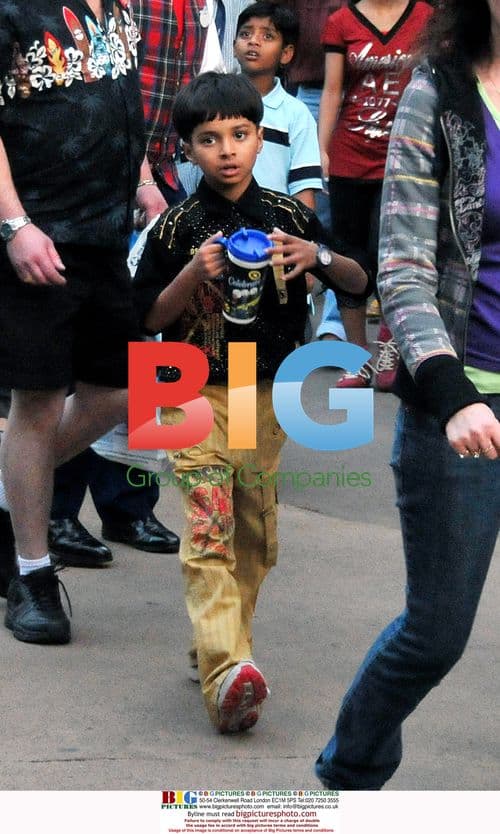 Slumdog Millionaire kids at Disneyland