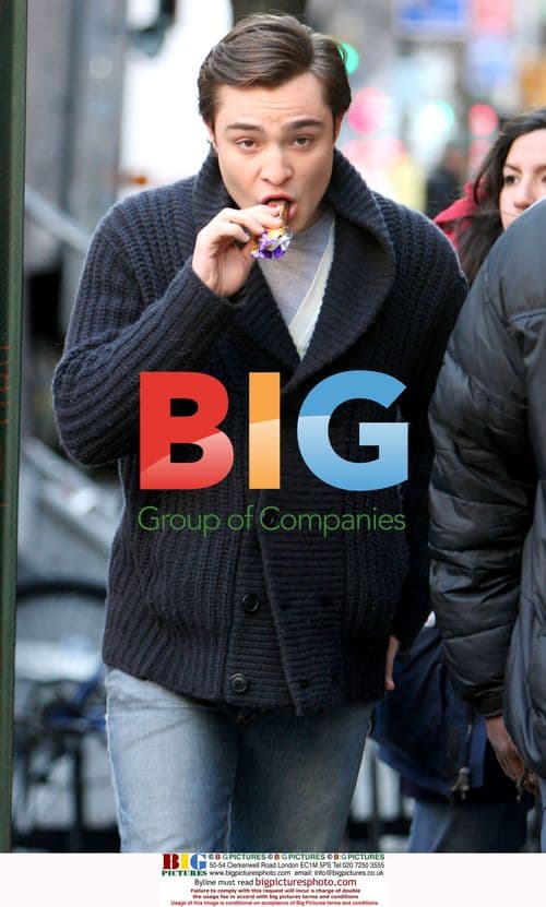 Ed Westwick and Leighton Meester on "Gossip Girl" set