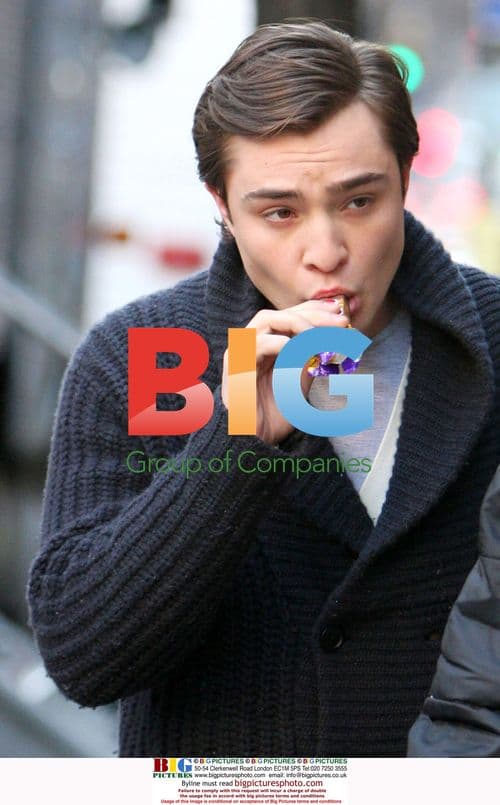 Ed Westwick and Leighton Meester on "Gossip Girl" set