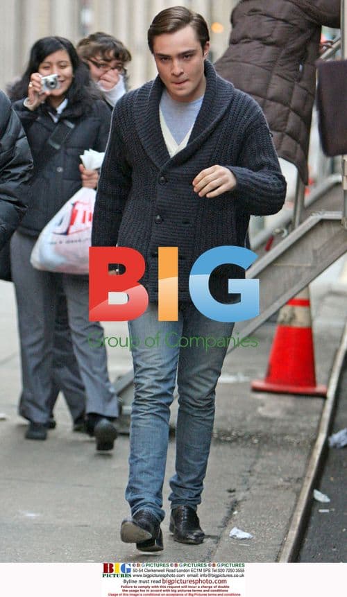 Ed Westwick and Leighton Meester on "Gossip Girl" set