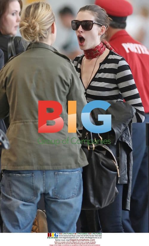 Anne Hathaway Arrives in Phoenix