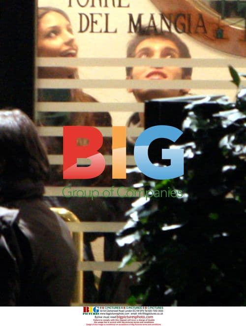 Kaka has dinner with wife at Italian restaurant