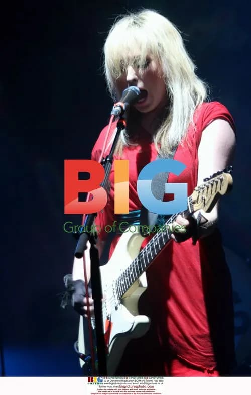 The Ting Tings Perform in Manchester