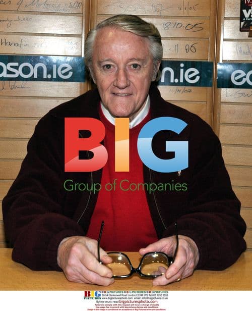 Robert Vaughn Signs Book at Easons, Dublin