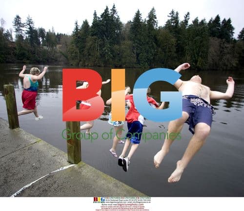 Hundreds leap into Burley Lagoon for Polar Bear jump