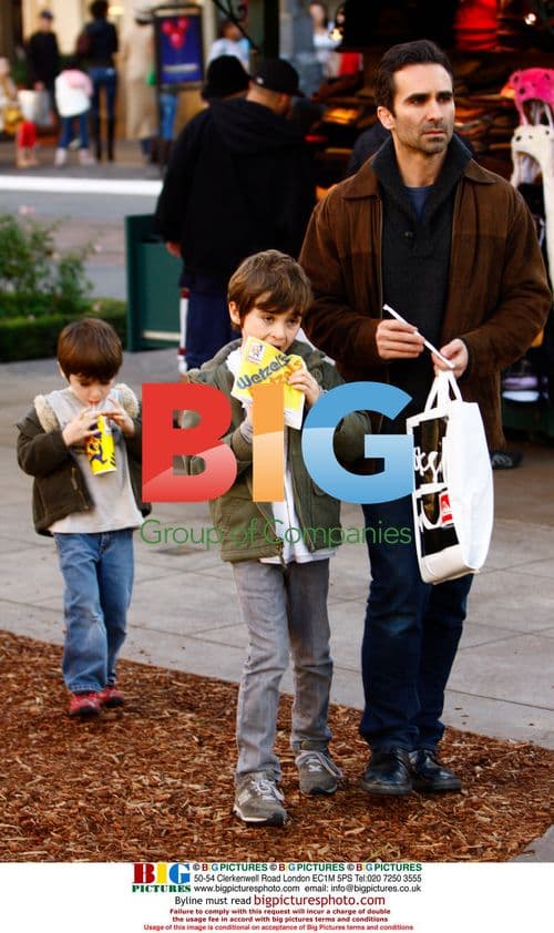 Nestor Carbonell shopping in Los Angeles