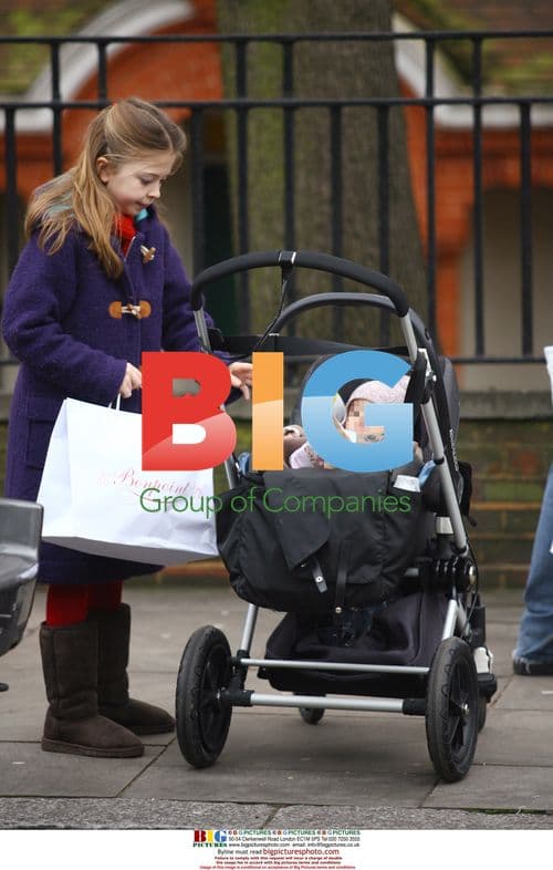 Actress Tina Hobley gets parking ticket with kids