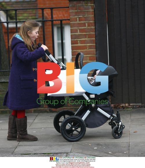 Tina Hobley out with daughters after shopping