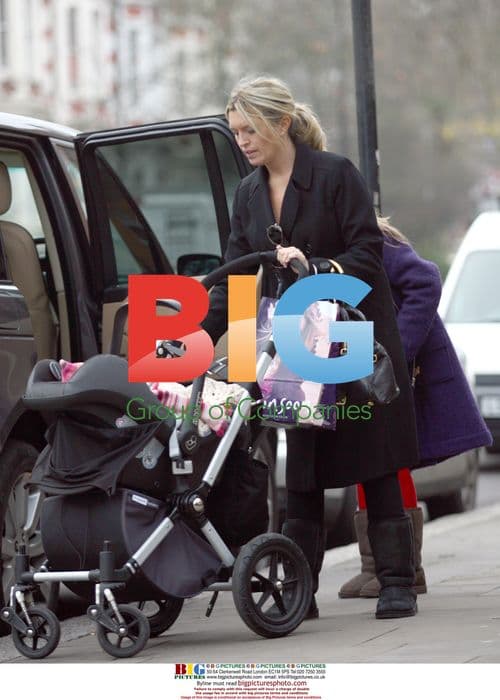 Tina Hobley with kids after shopping