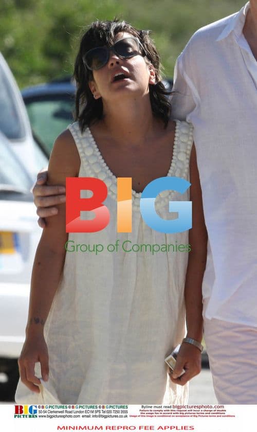 Lily Allen enjoys romantic St Bart's break