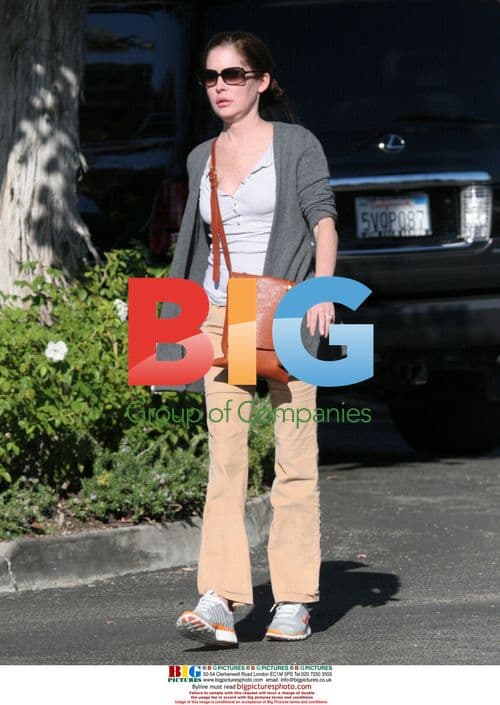 Sherilyn Fenn looking very thin