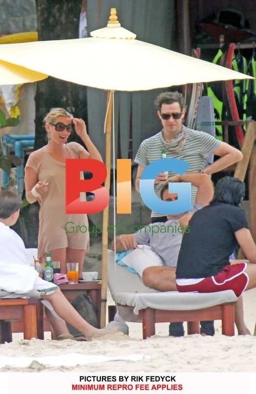Kate Moss, Jamie Hince relax on Thailand vacation