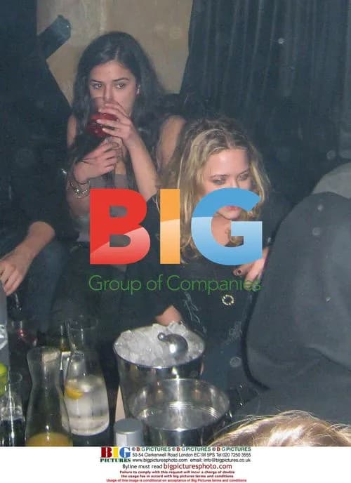 Olsen Twins Smoking and Dancing at Teddy's Nightclub