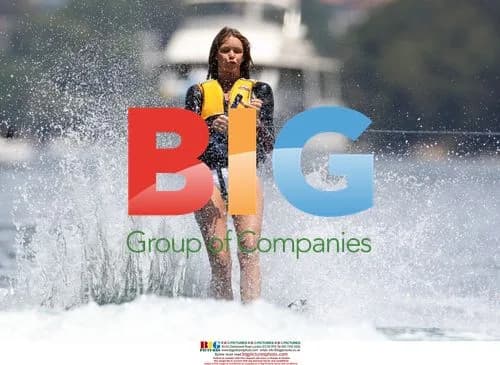 Elle Macpherson Water Skiing in Australia