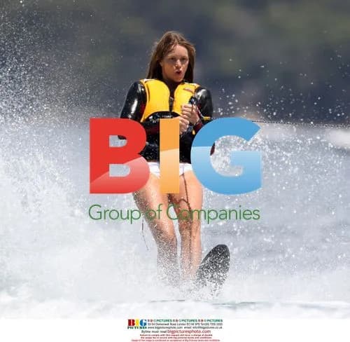 Elle Macpherson Water Skiing in Australia
