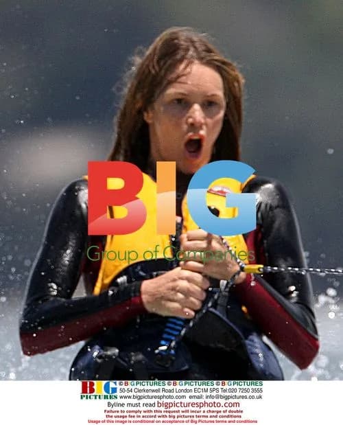 Elle Macpherson Water Skiing in Australia