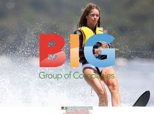 Elle Macpherson Water Skiing in Australia