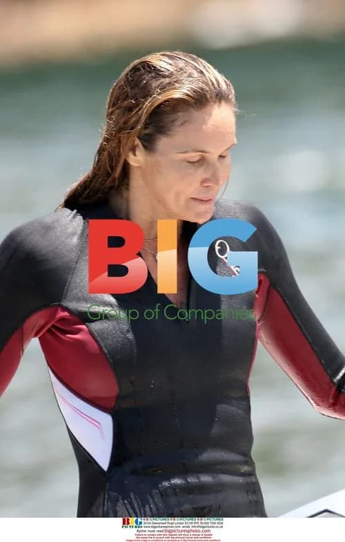 Elle Macpherson Water Skiing in Australia