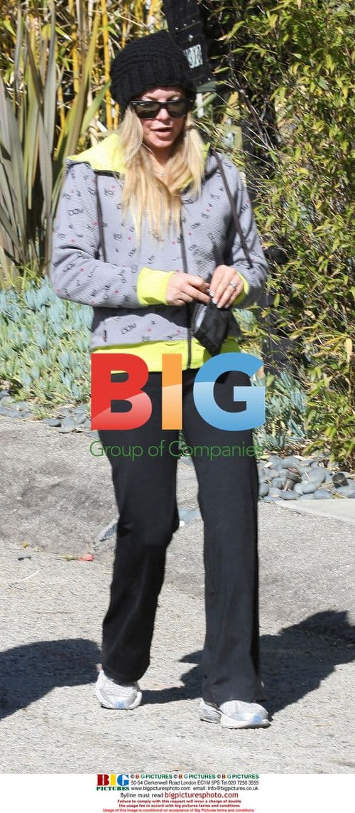 Fergie Grabs Taco Bell, Trips Into Bushes