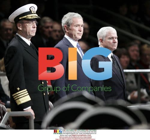 Bush with Gates and Mullen at military parade