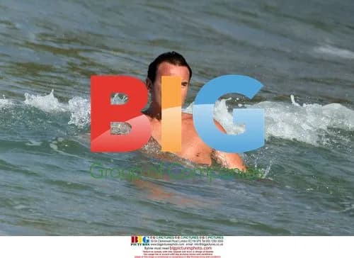 Julian McMahon and Kelly Paniagua at beach