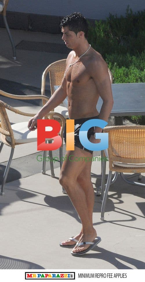 Ronaldo Relaxes With Family in Madeira