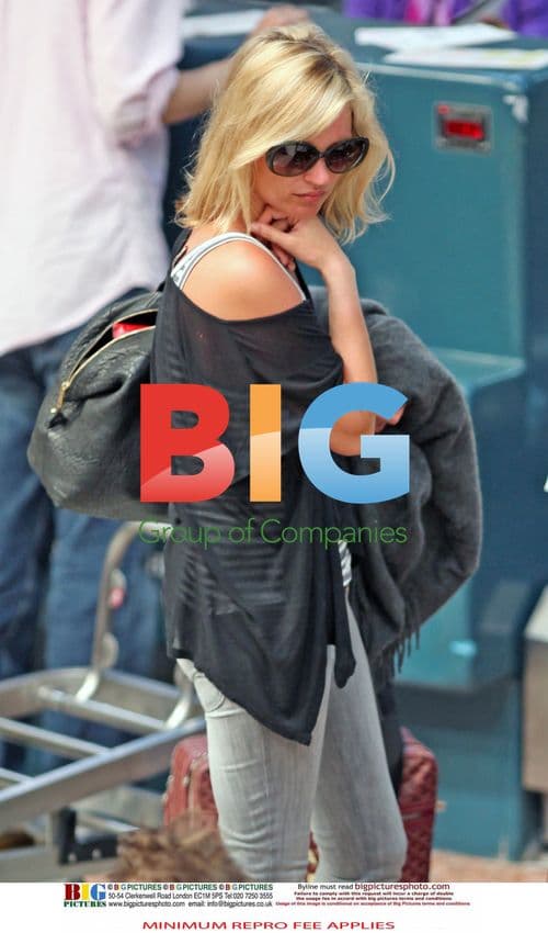 Kate Moss and Jamie Hince arrive at Phuket Airport