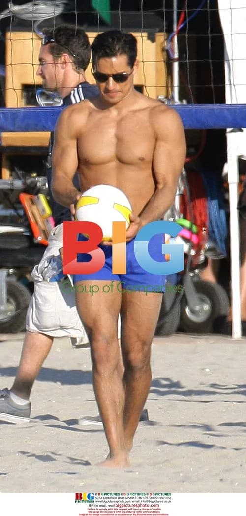 Julian McMahon, Dylan Walsh, and Mario Lopez film "Nip/Tuck"