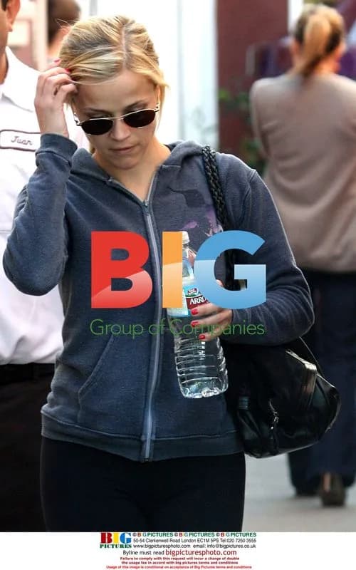 Reese Witherspoon Shopping in Brentwood