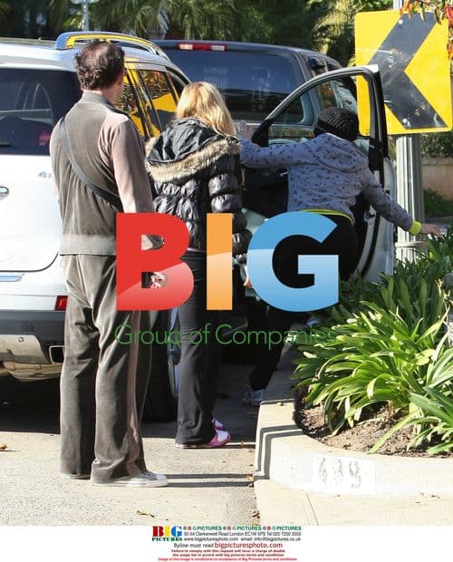 Fergie Grabs Taco Bell, Trips on Curb