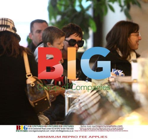 Victoria Beckham visits Colosseum in Italy