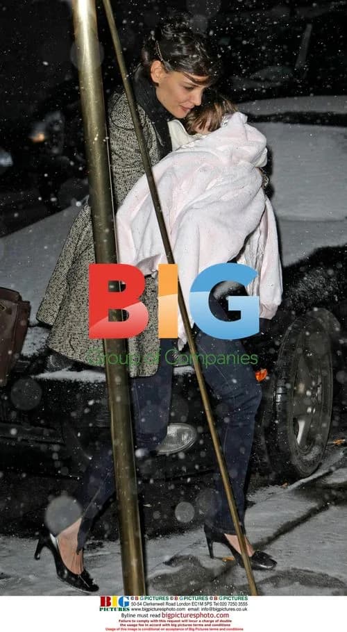 Katie Holmes & Suri Cruise in the Snow, NYC