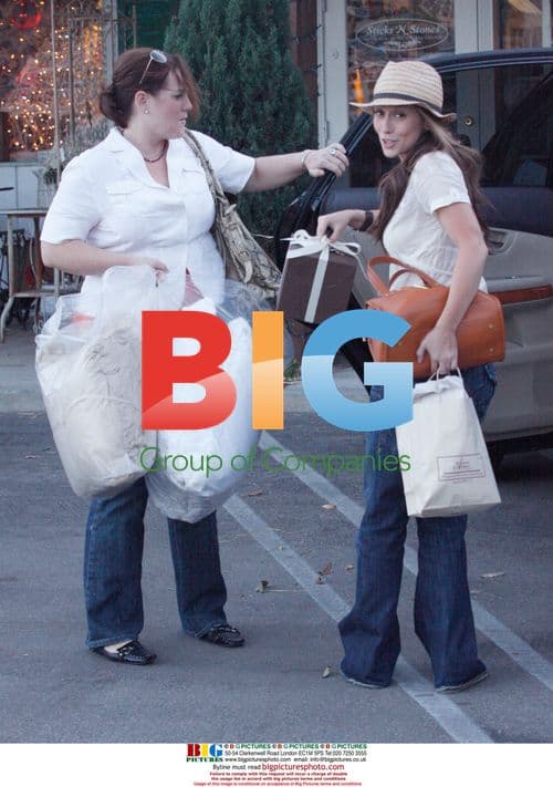 Jennifer Love Hewitt shopping in California