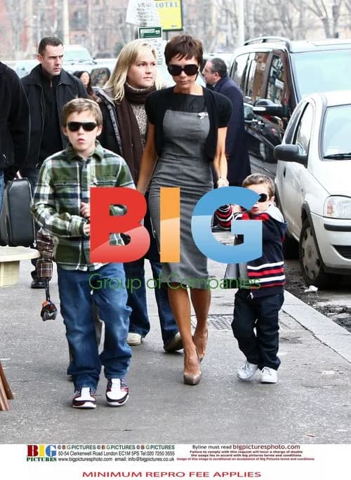 Victoria Beckham visits Colosseum with children