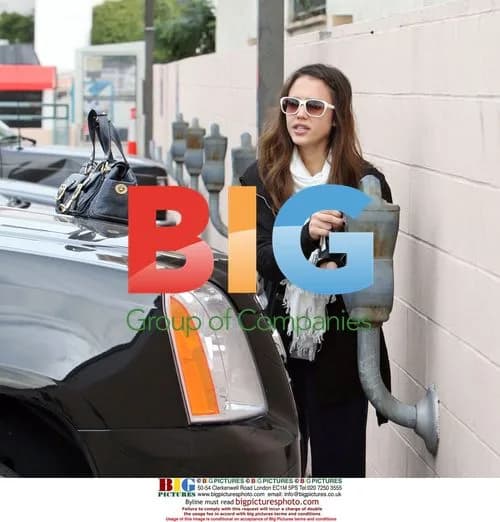 Jessica Alba Shopping Trip