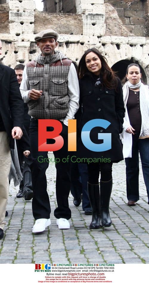 Will Smith and Rosario Dawson visit Rome's Colosseum