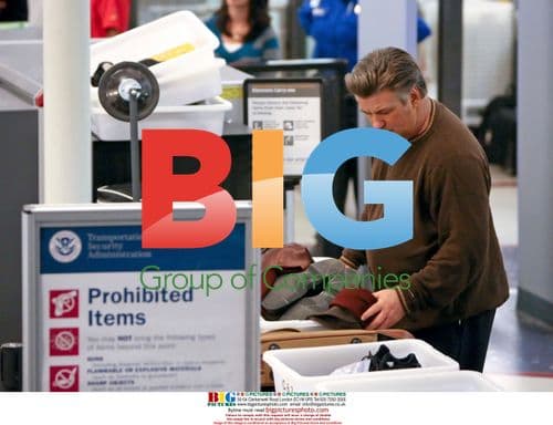 Alec Baldwin Leaves Golden Globes