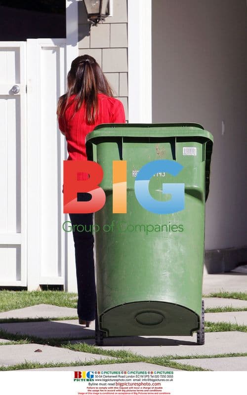 Haylie Duff taking out trash