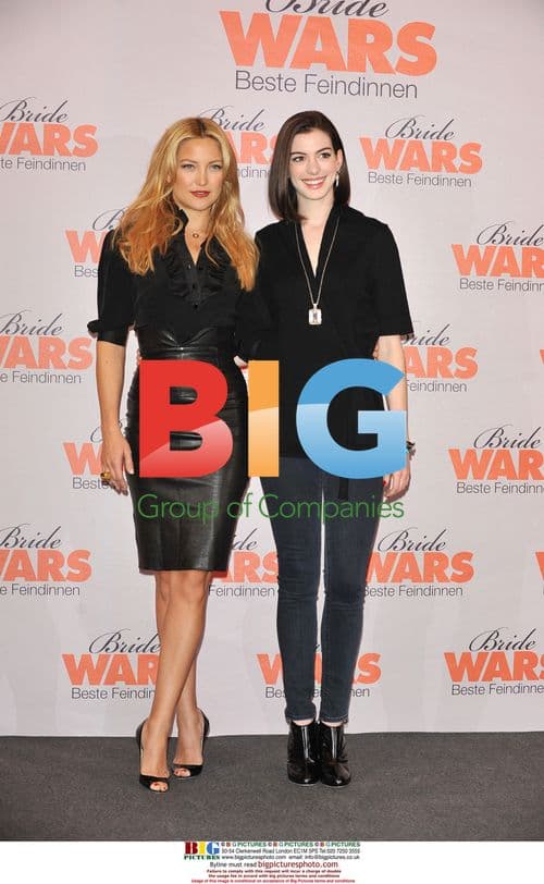 Kate Hudson and Anne Hathaway at 'Bride Wars' Photocall