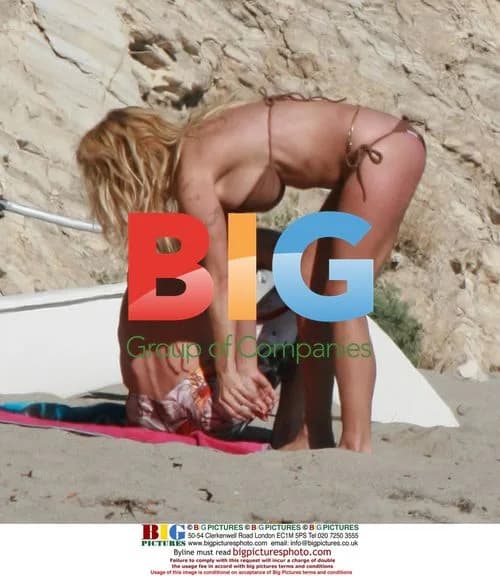 Pamela Anderson Relaxes on Malibu Beach