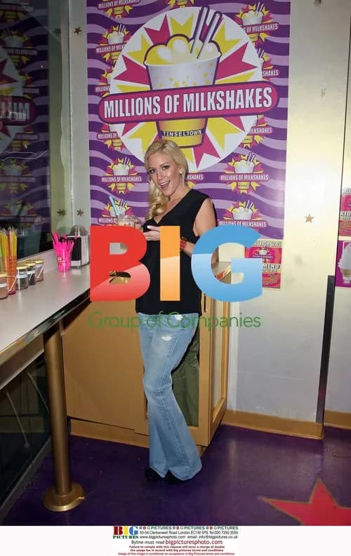 Kardashian Sisters & Celebs at Milkshake Shop