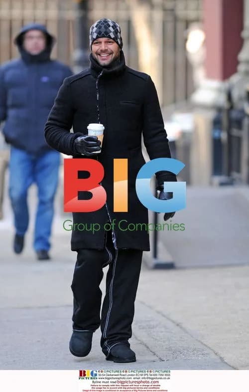 Ricky Martin grabs coffee in NY
