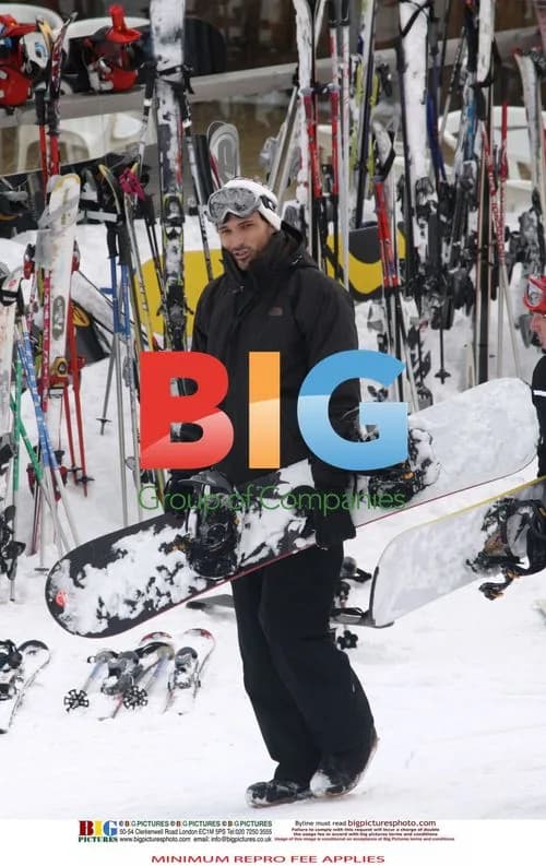 Kylie Minogue and boyfriend ski in French Alps