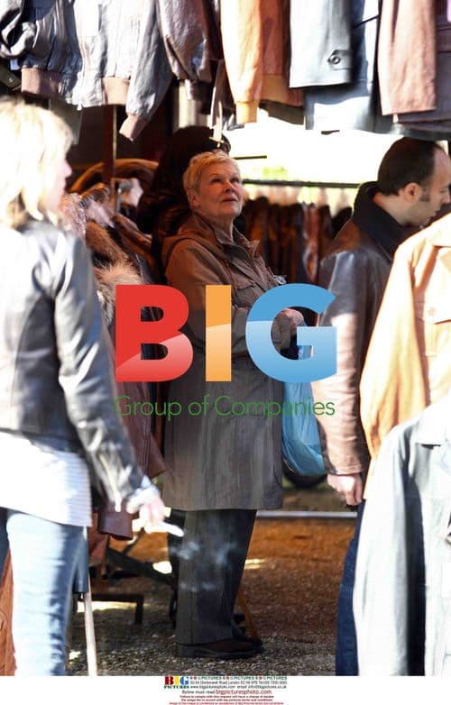 Judi Dench Shopping in Rome